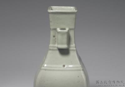 图片[2]-Vase with tubular handles and linear pattern in green glaze, Qing dynasty, Yongzheng reign (1723-1735)-China Archive